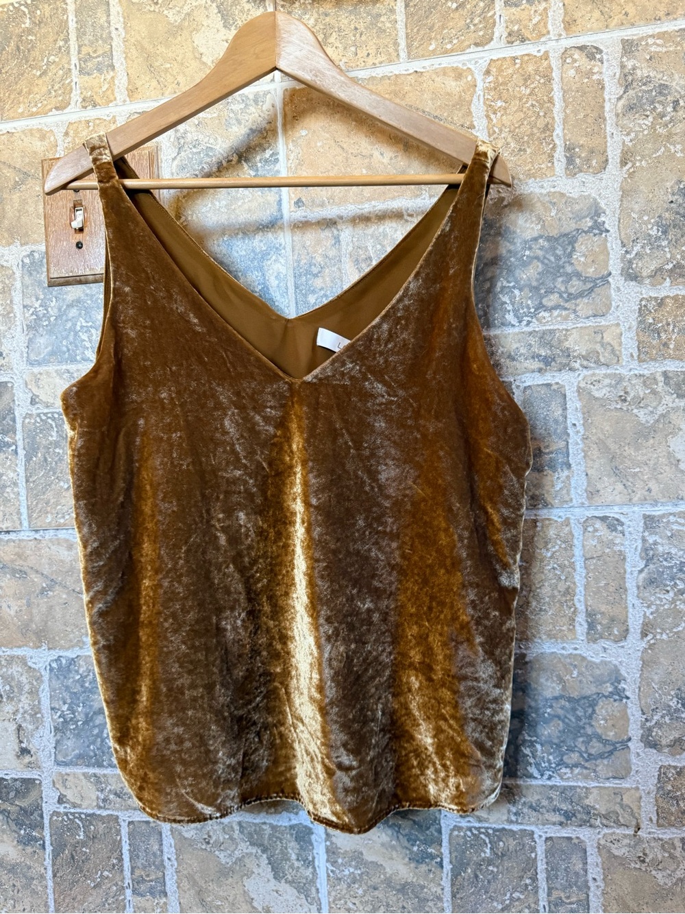 LOFT V-Neck Camisole Medium Golden Amber Luxe Velvet/Velour Retro Glam
